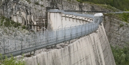 visits to the dam's crowning