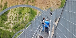 visits to the dam's crowning