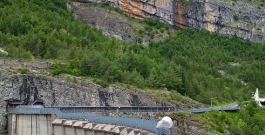 visits to the dam's crowning