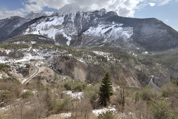 the vajont area, mt. toc and on the right the dam - foto giacomo de donà